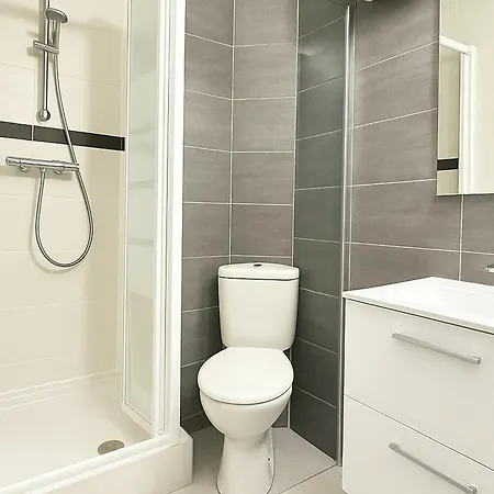 T2 Climatise Renove, Proche Et Commerces A Argeles-sur-mer, Avec Balcon Et Parking Prive - Fr-1-732-68 Argelès-sur-Mer
